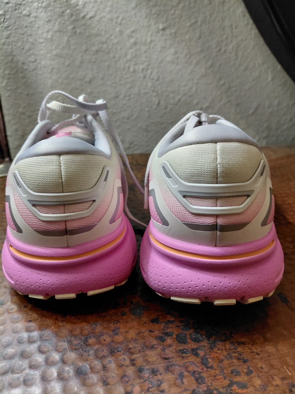 Brooks Sz. 10.5 Grey/Coconut/Fuchsia Ghost 15 Running Shoe - Picture 13 of 16